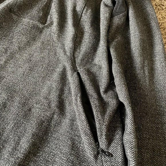Lululemon running shirt - size 4 - Picture 3 of 4